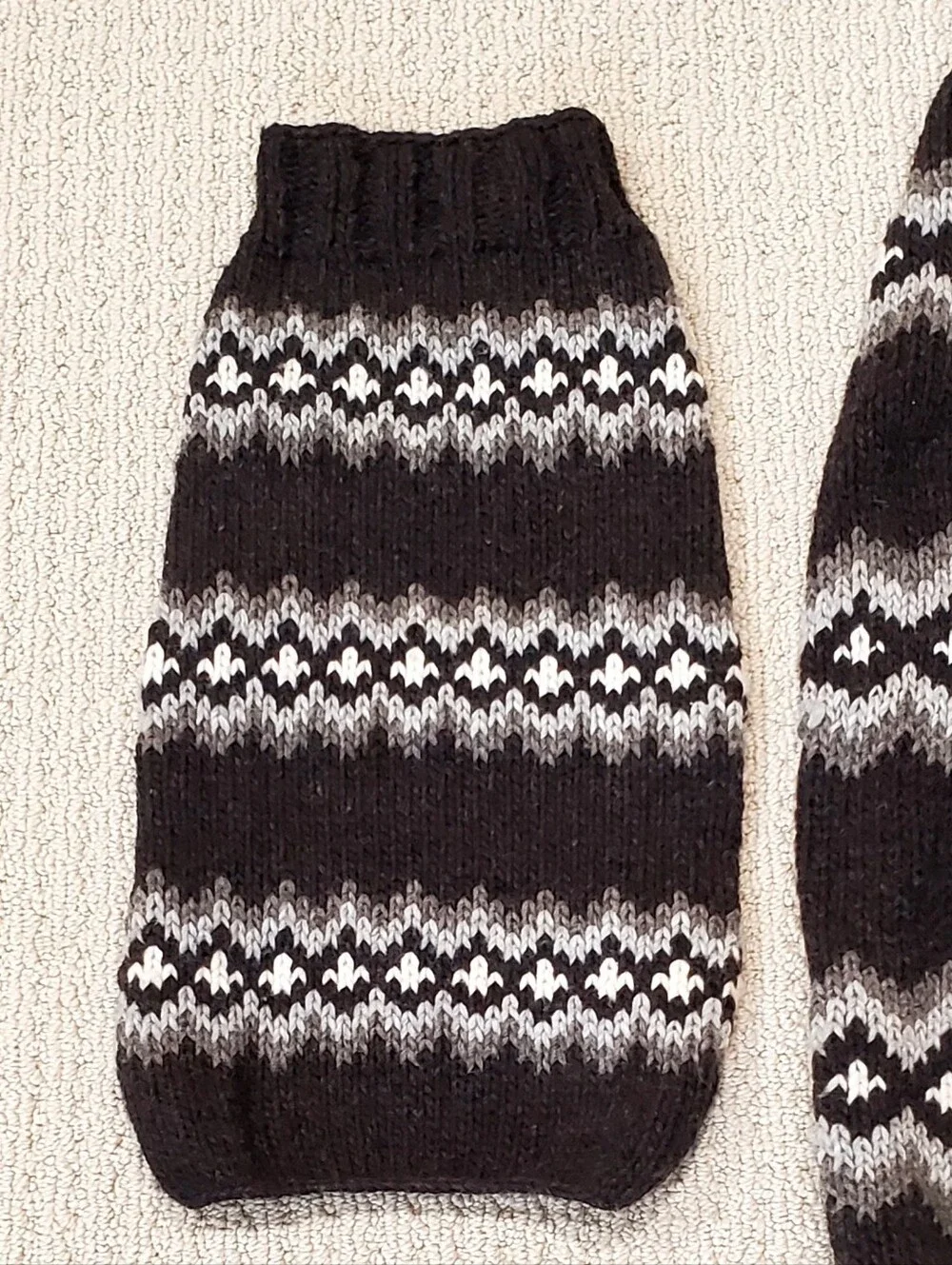 2 Chilly Dog Hand Knitted 10O% Wool Brown Diamonds Sweaters Small/Large LIKE NEW